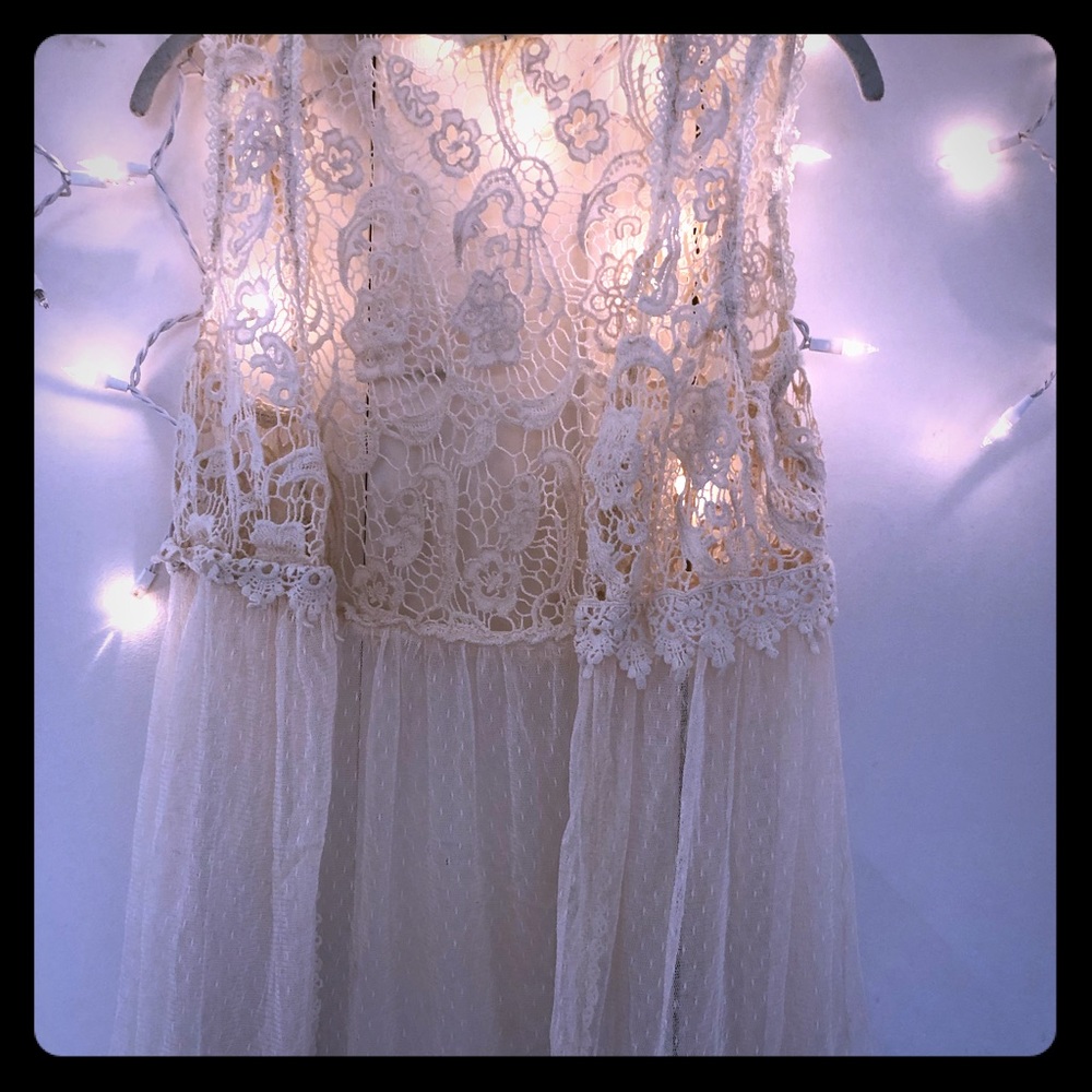 Lace crochet layering vest 💕